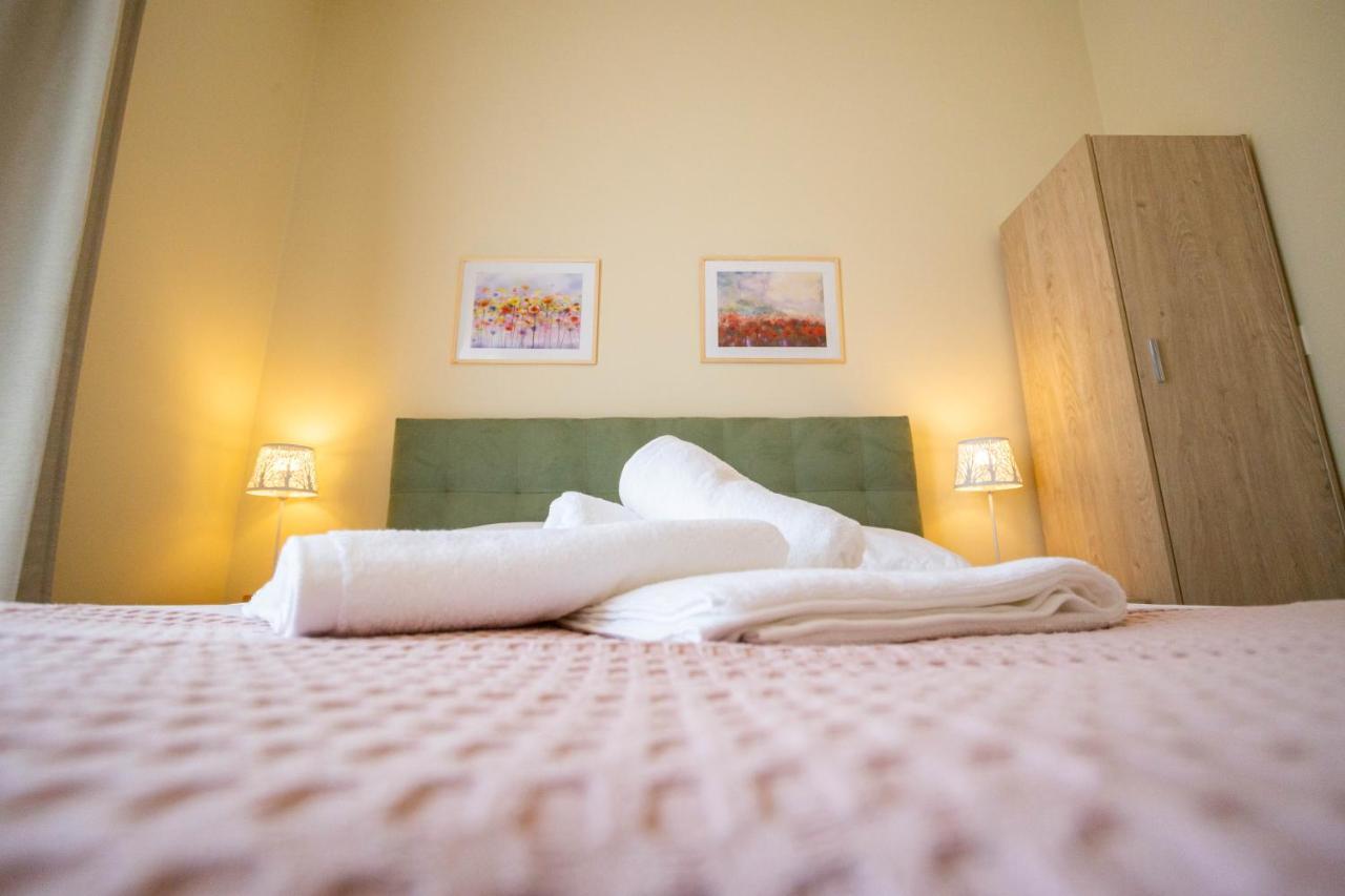 Varkes Suites 1 Néa Potídea Kültér fotó