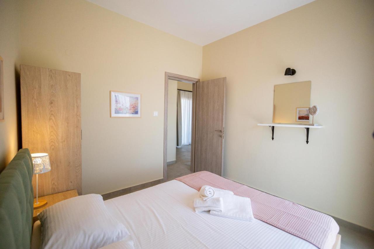 Varkes Suites 1 Néa Potídea Kültér fotó
